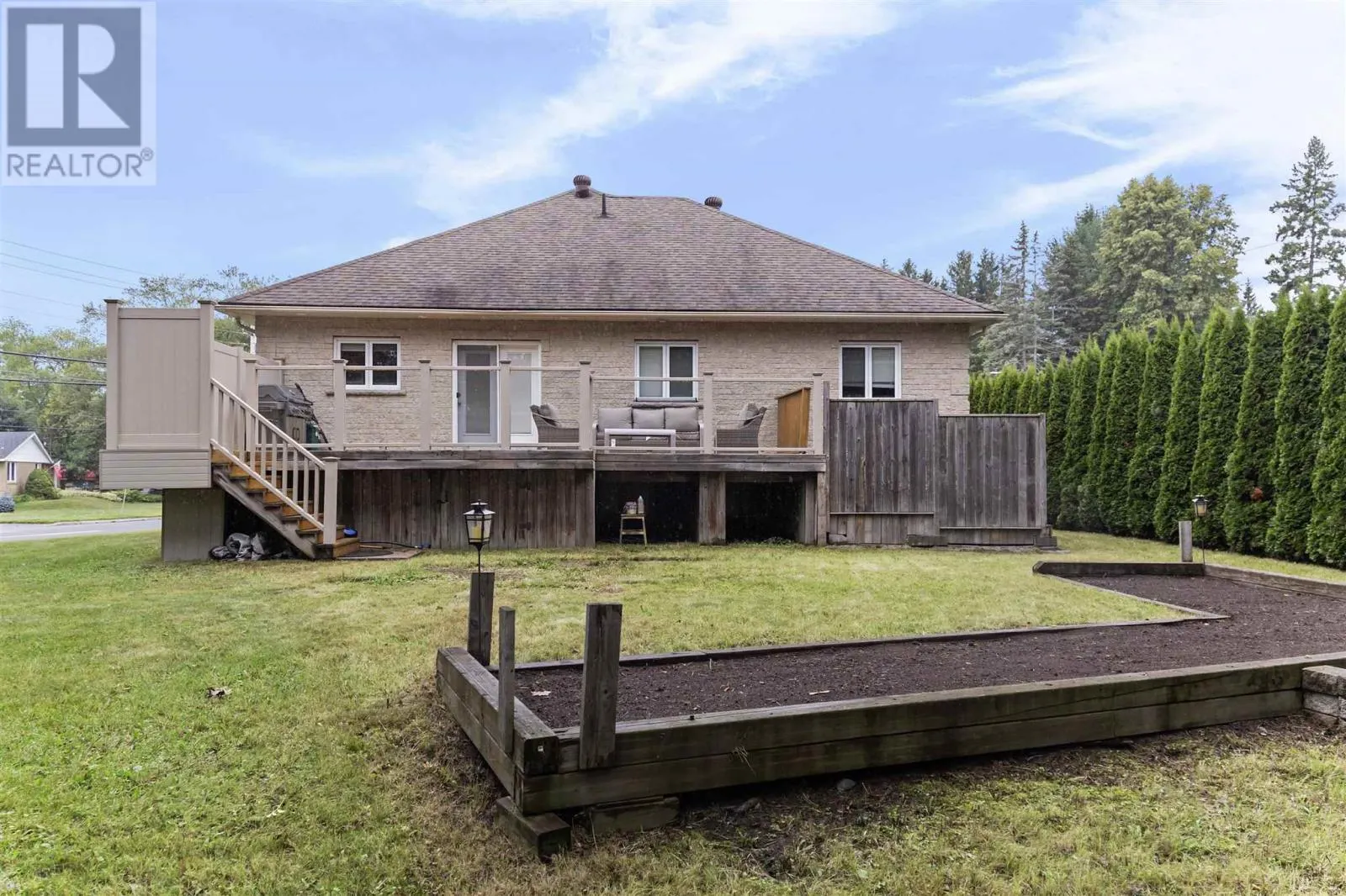 4 Parkdale DR