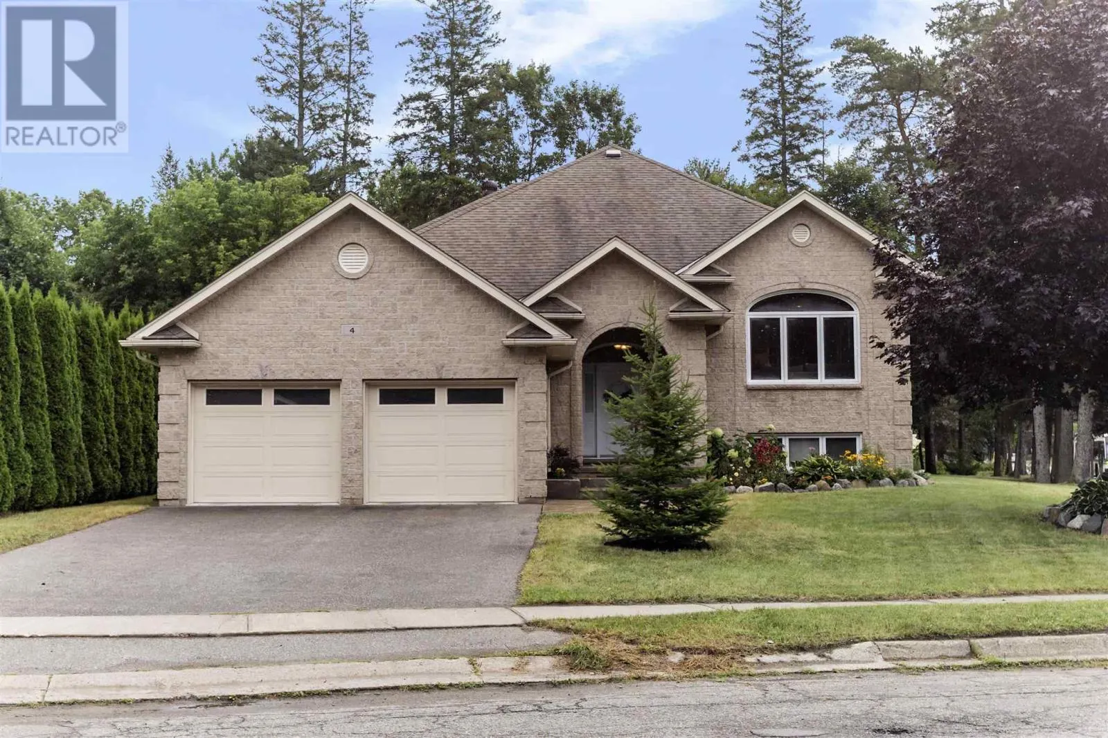 4 Parkdale DR