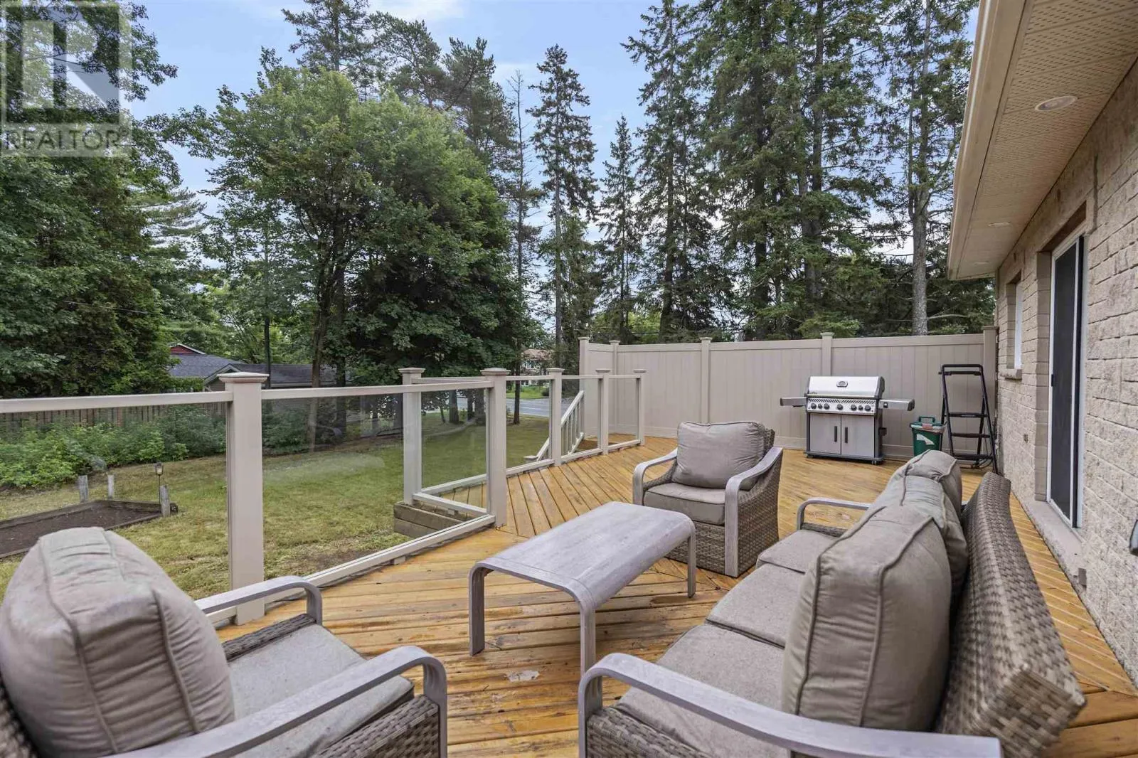 4 Parkdale DR