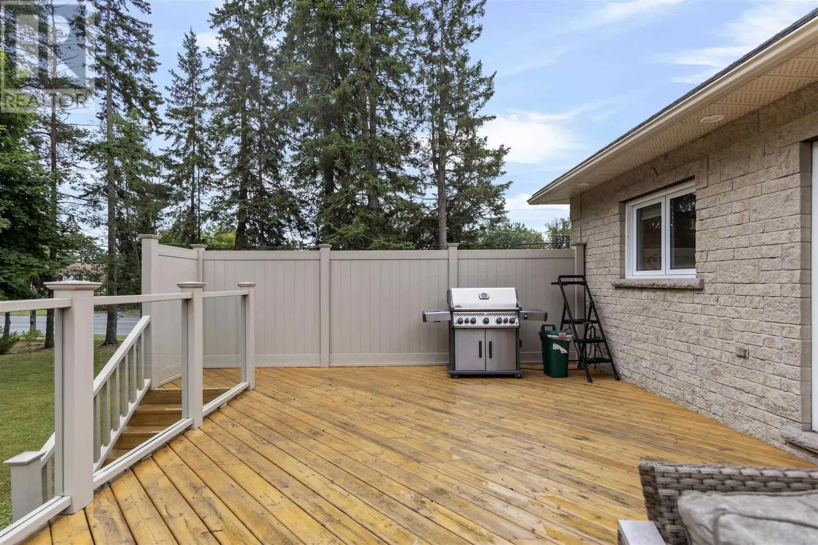 4 Parkdale DR