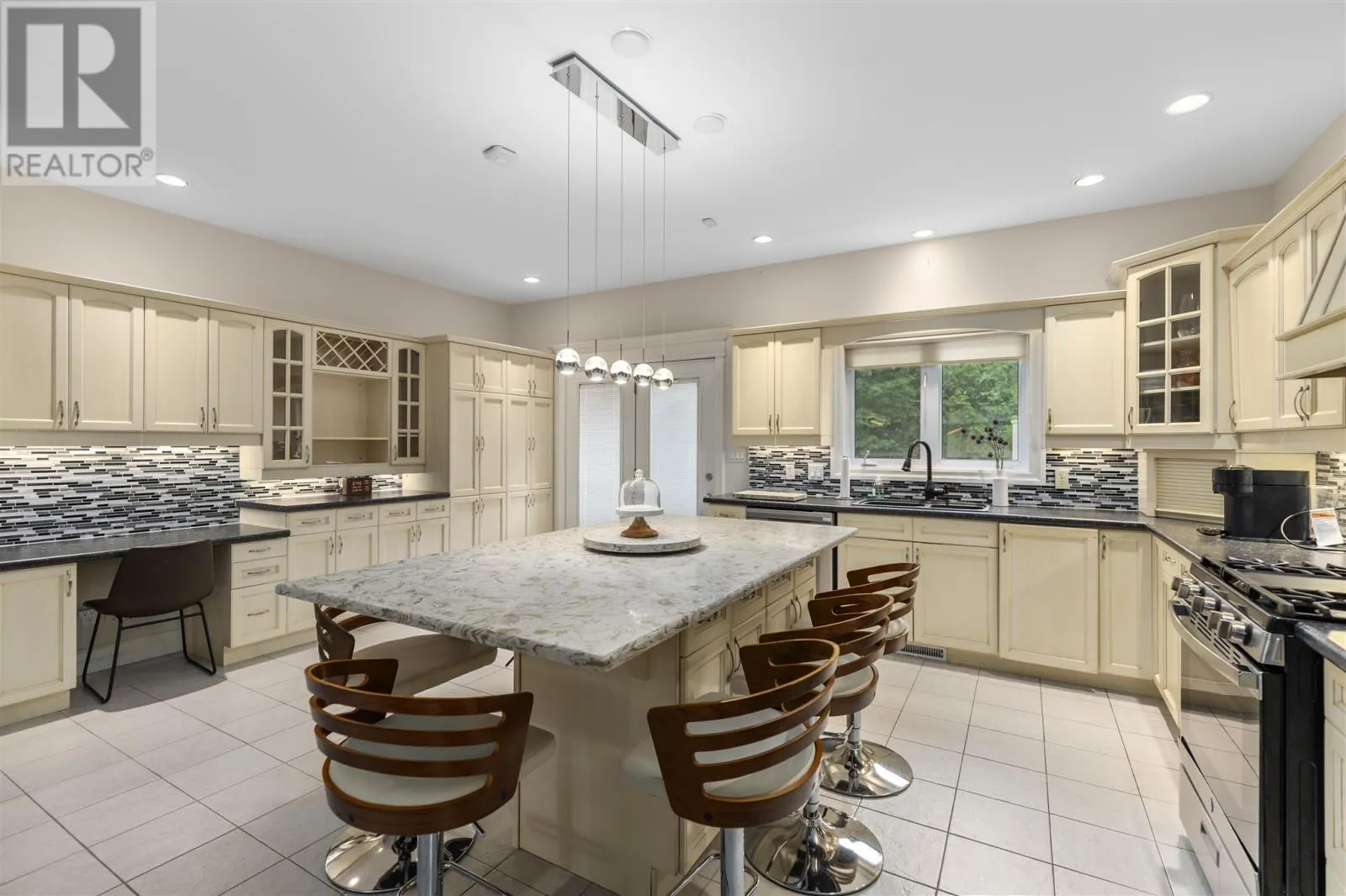 4 Parkdale DR