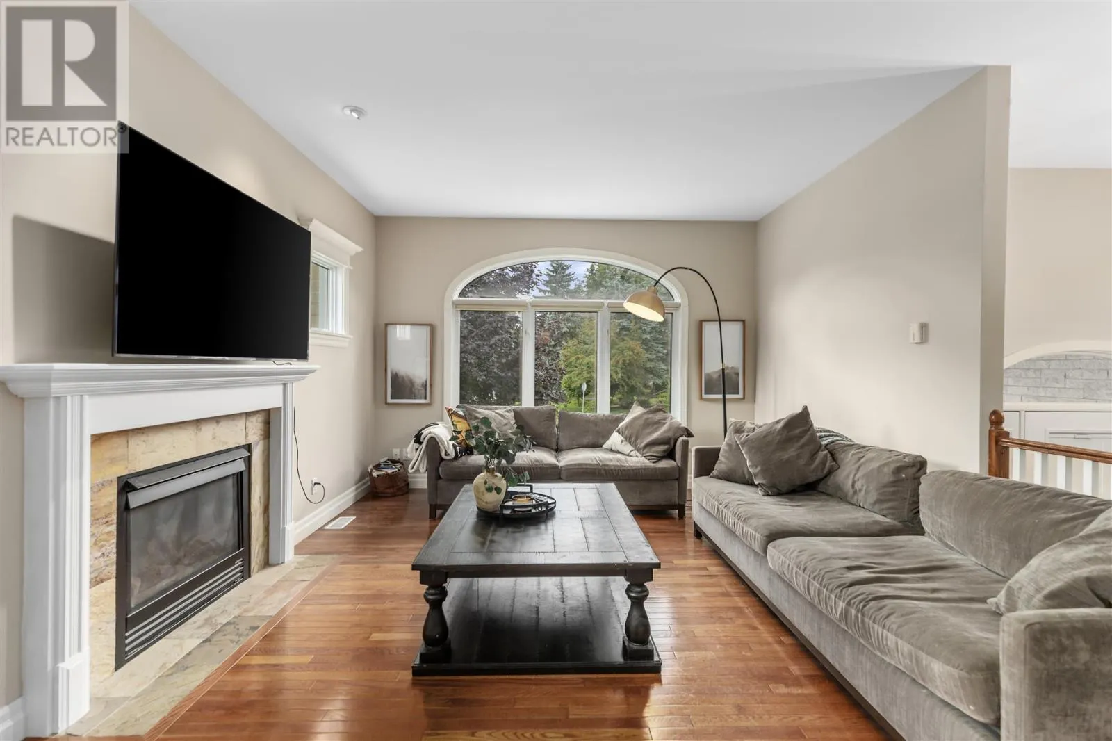 4 Parkdale DR
