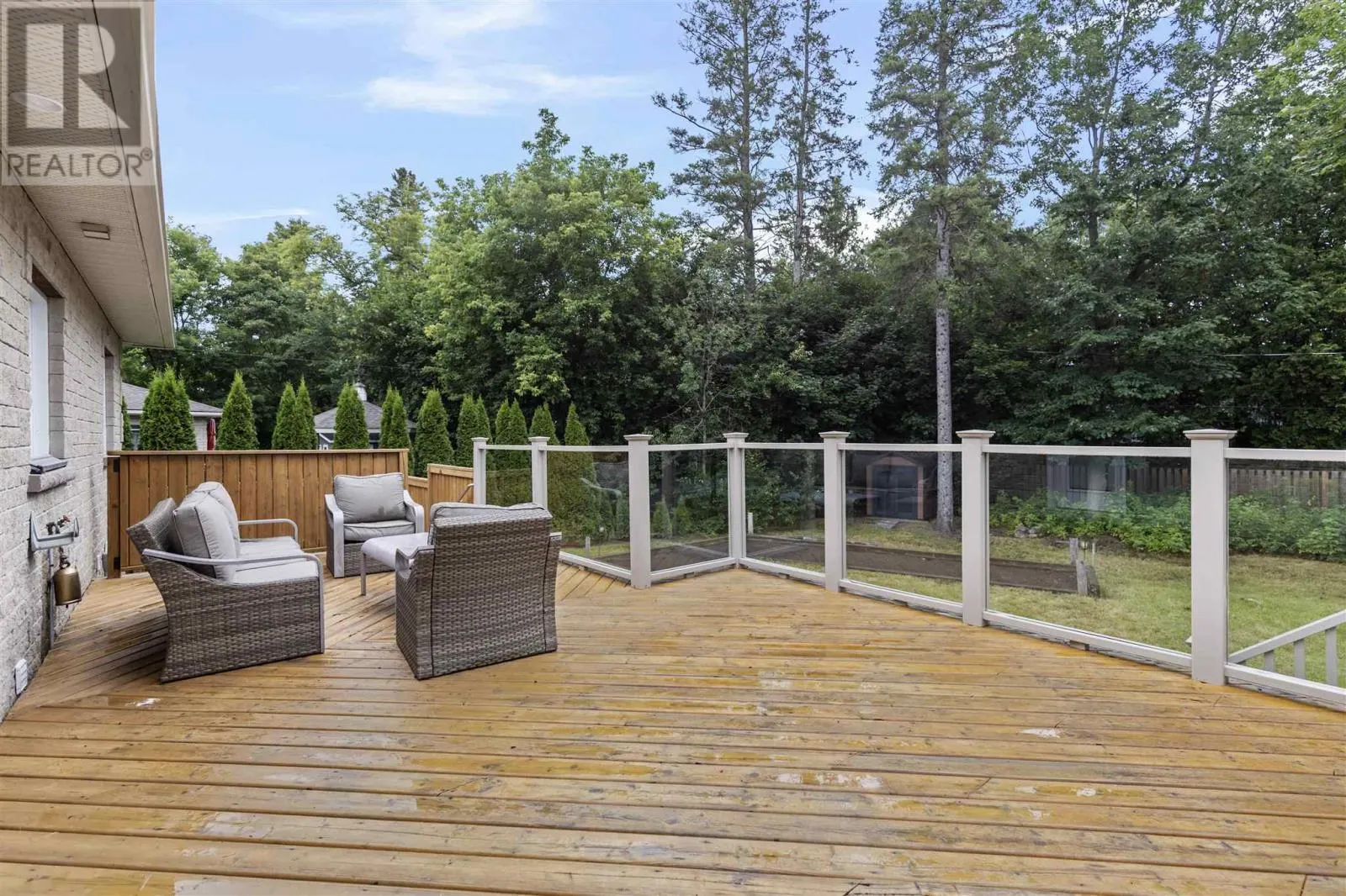4 Parkdale DR