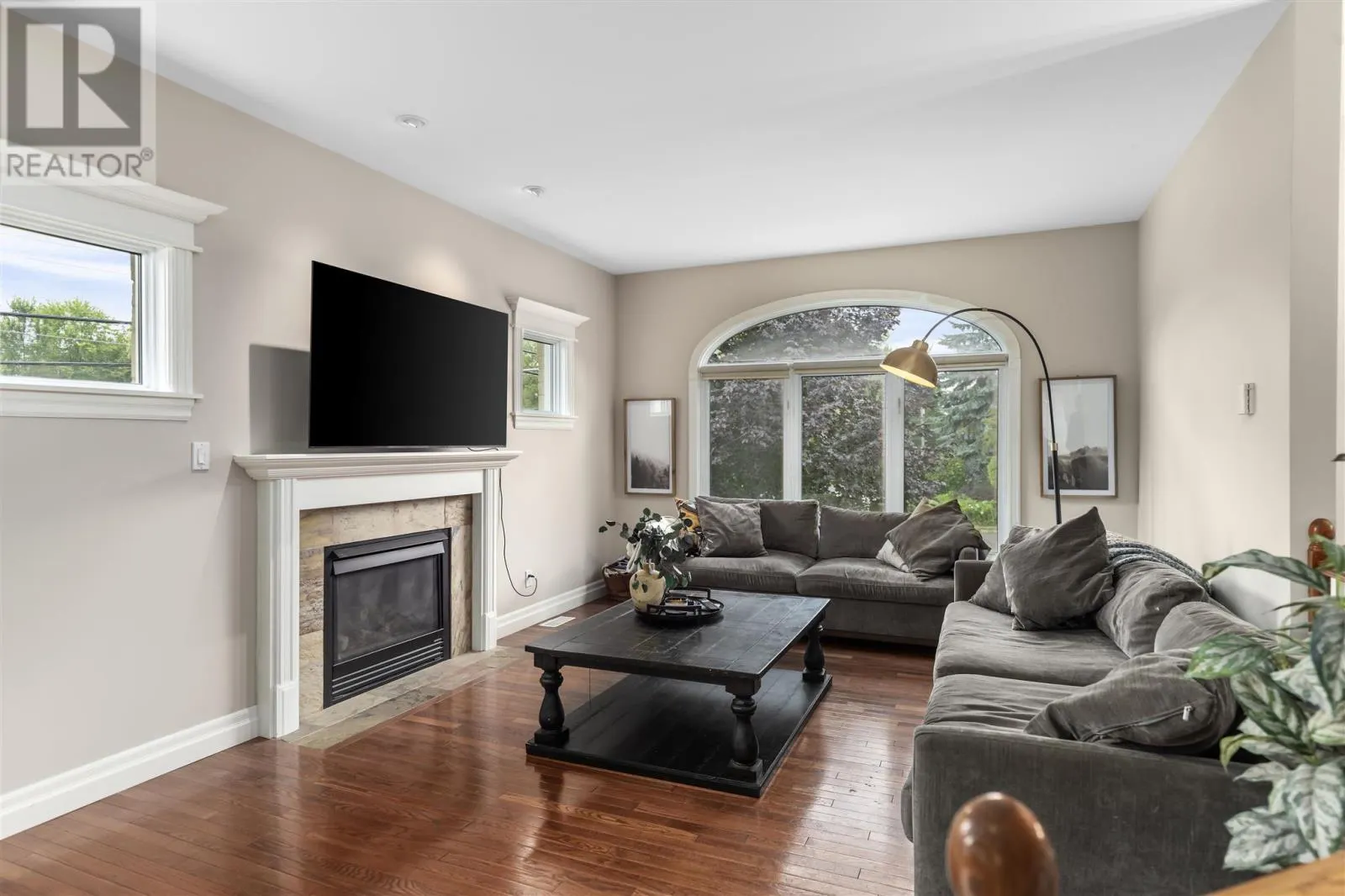 4 Parkdale DR