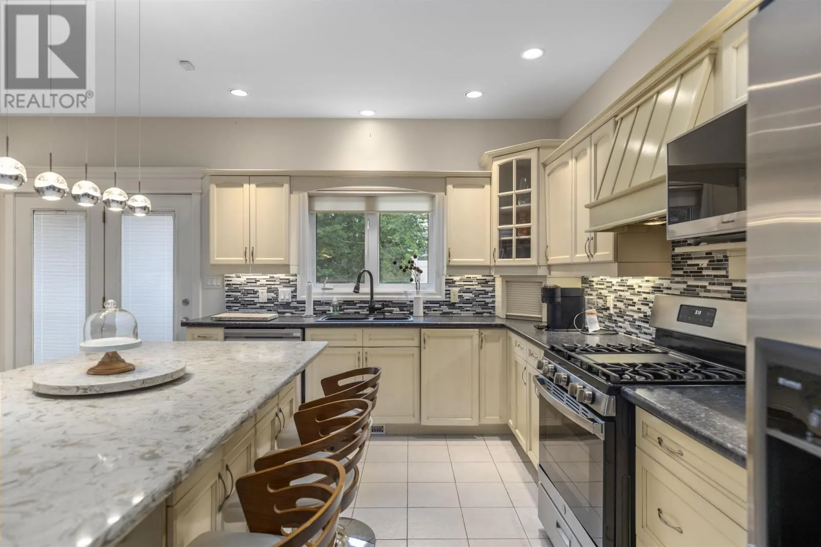 4 Parkdale DR