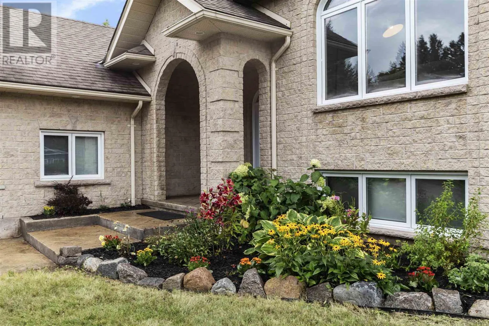 4 Parkdale DR