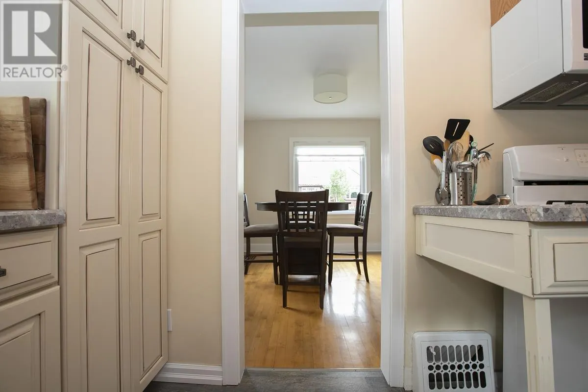 71 Coulson AVE