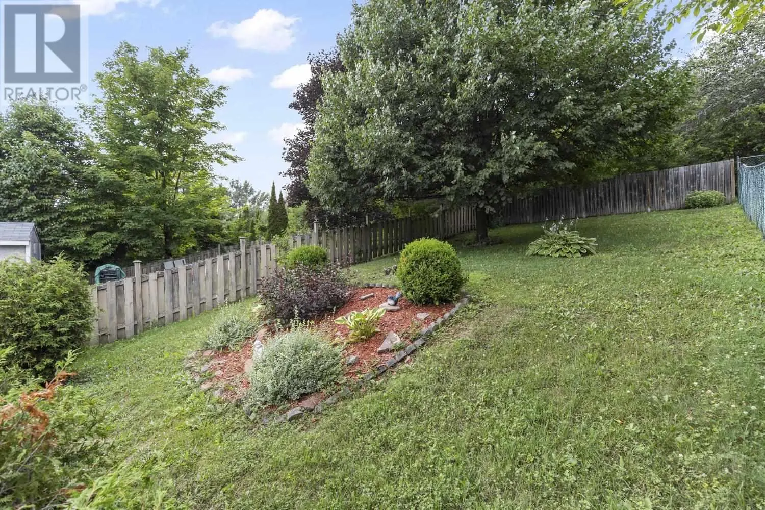 22 Hillside DR