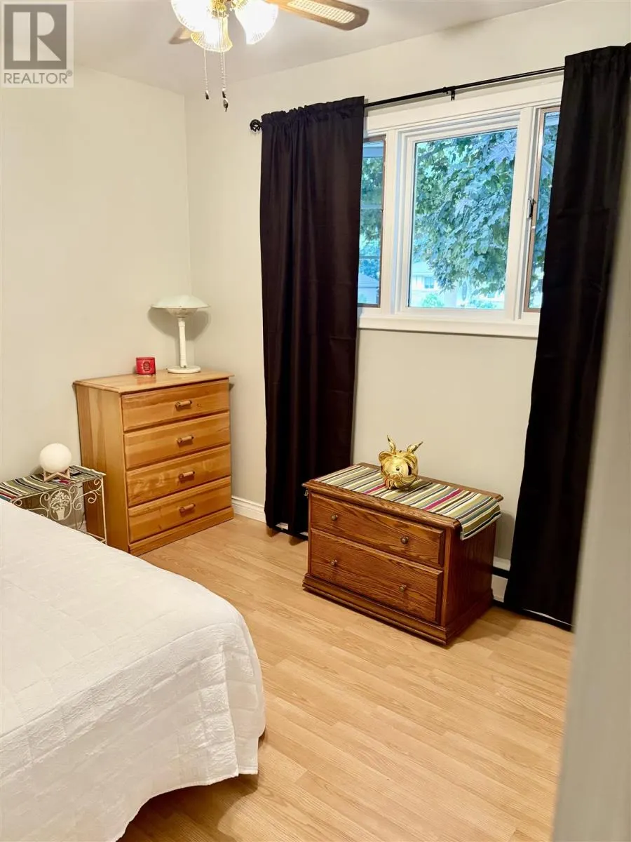 16 Lewis RD