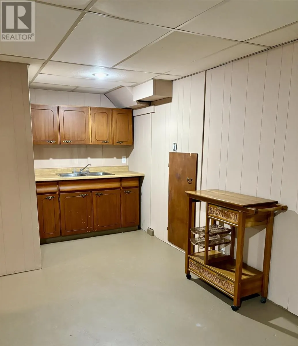 16 Lewis RD