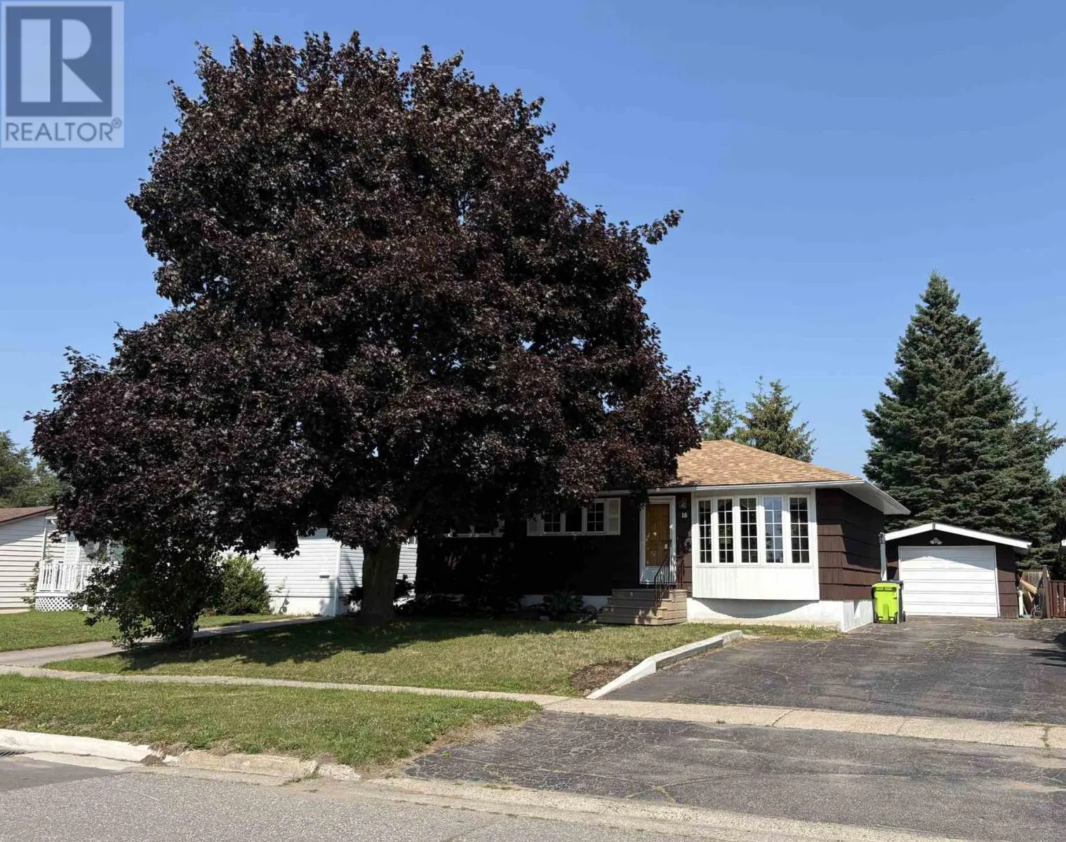 16 Lewis RD
