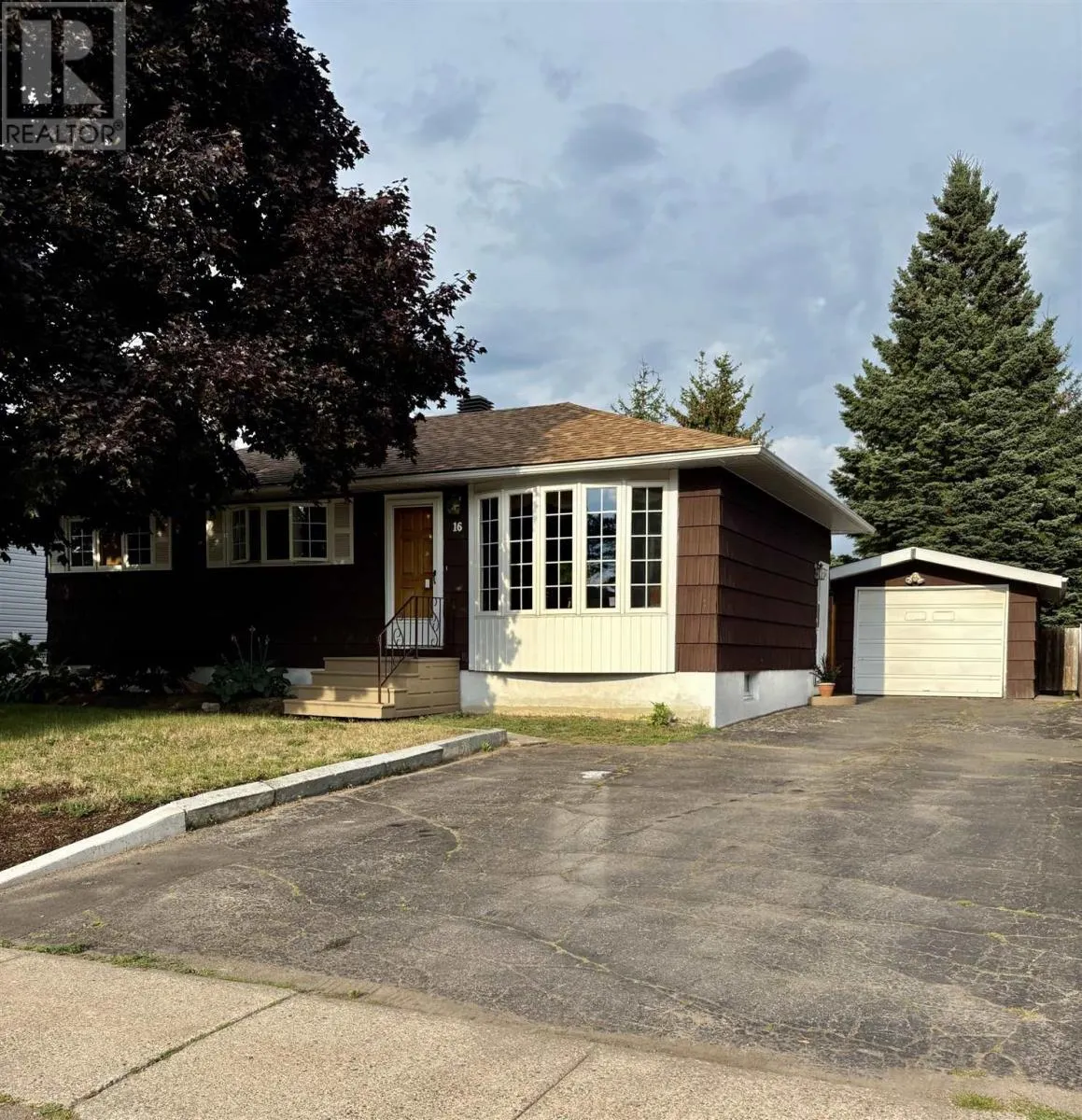 16 Lewis RD