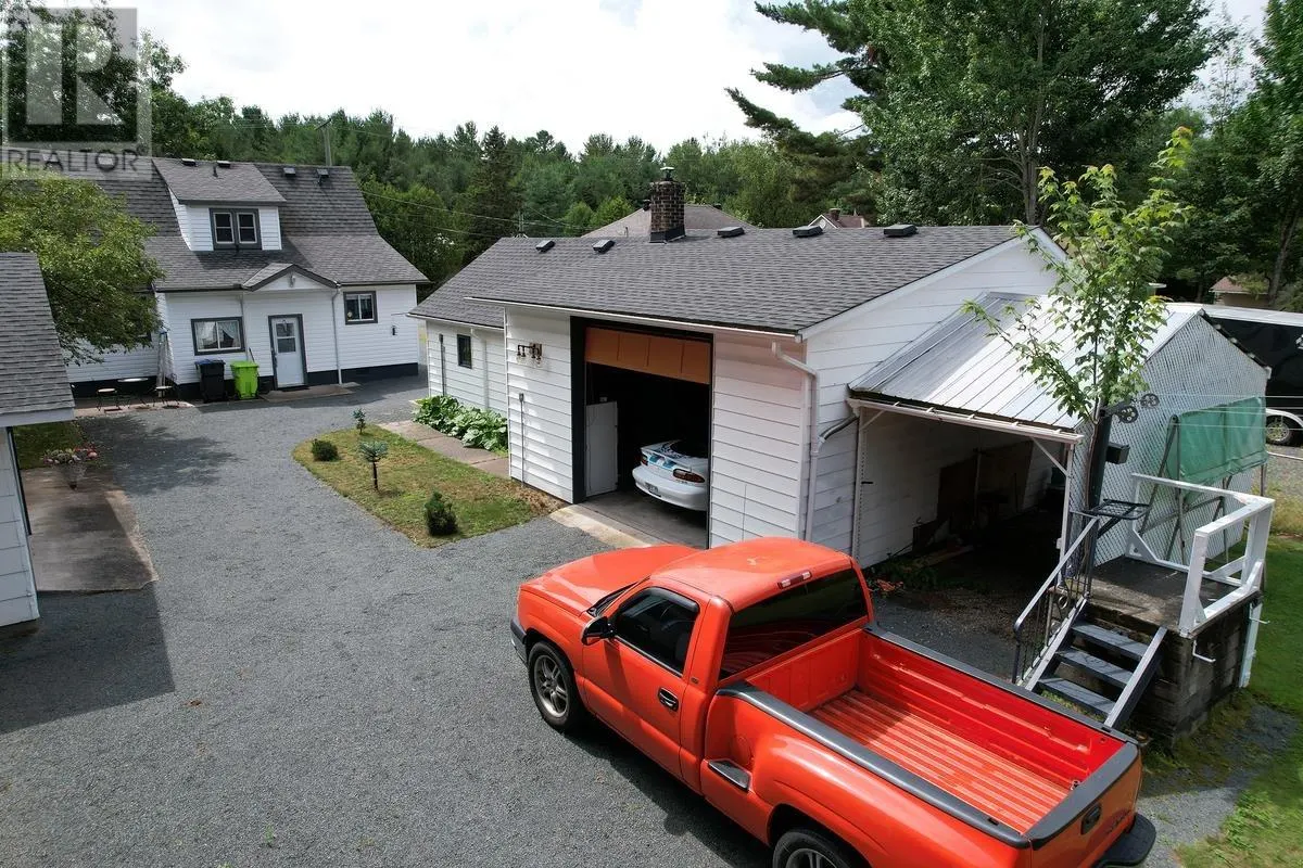 48 Fournier RD