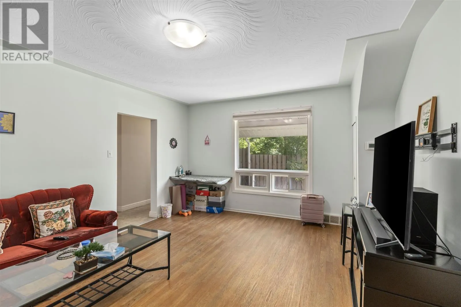 48 Wellington ST W