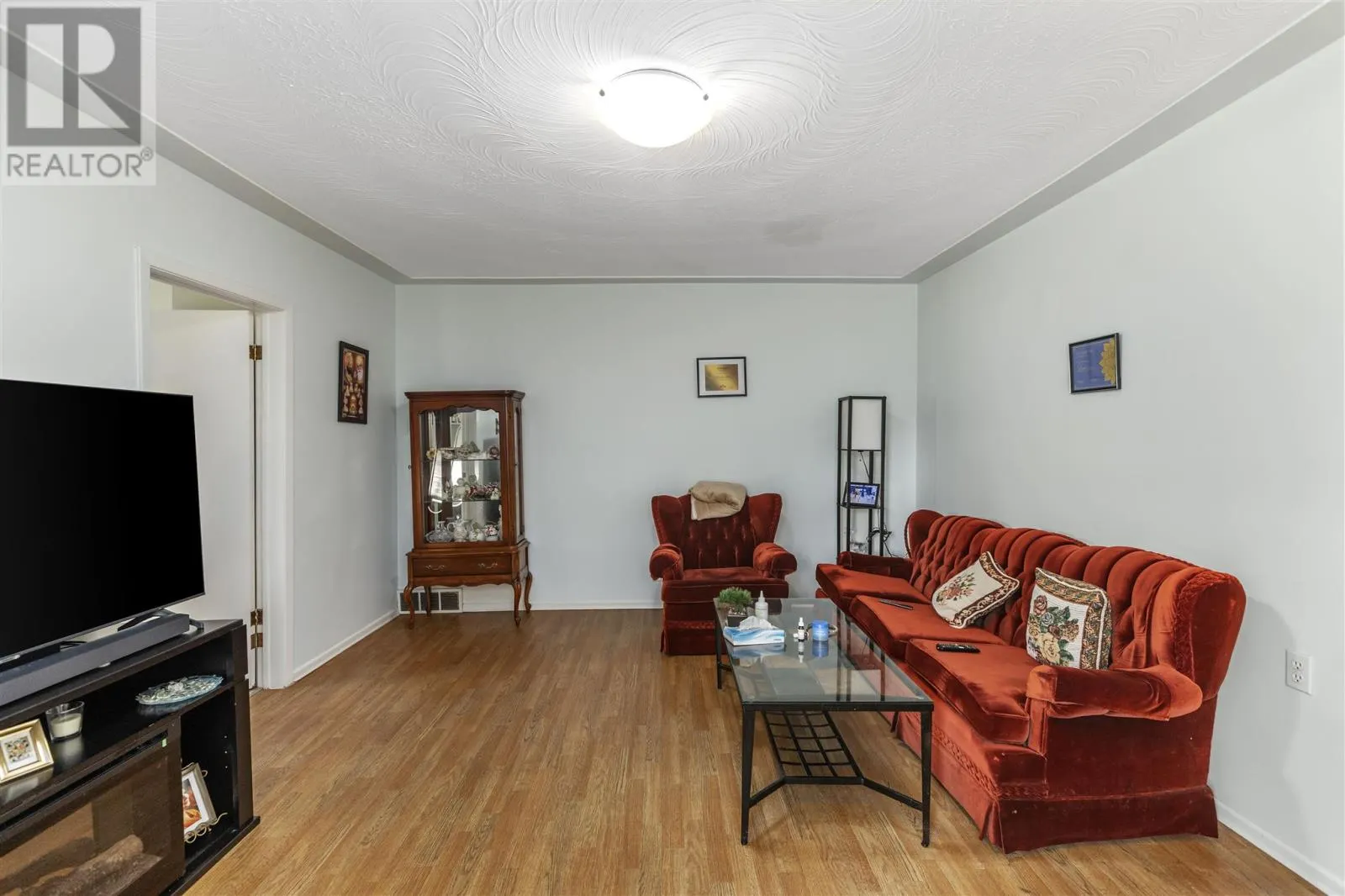 48 Wellington ST W
