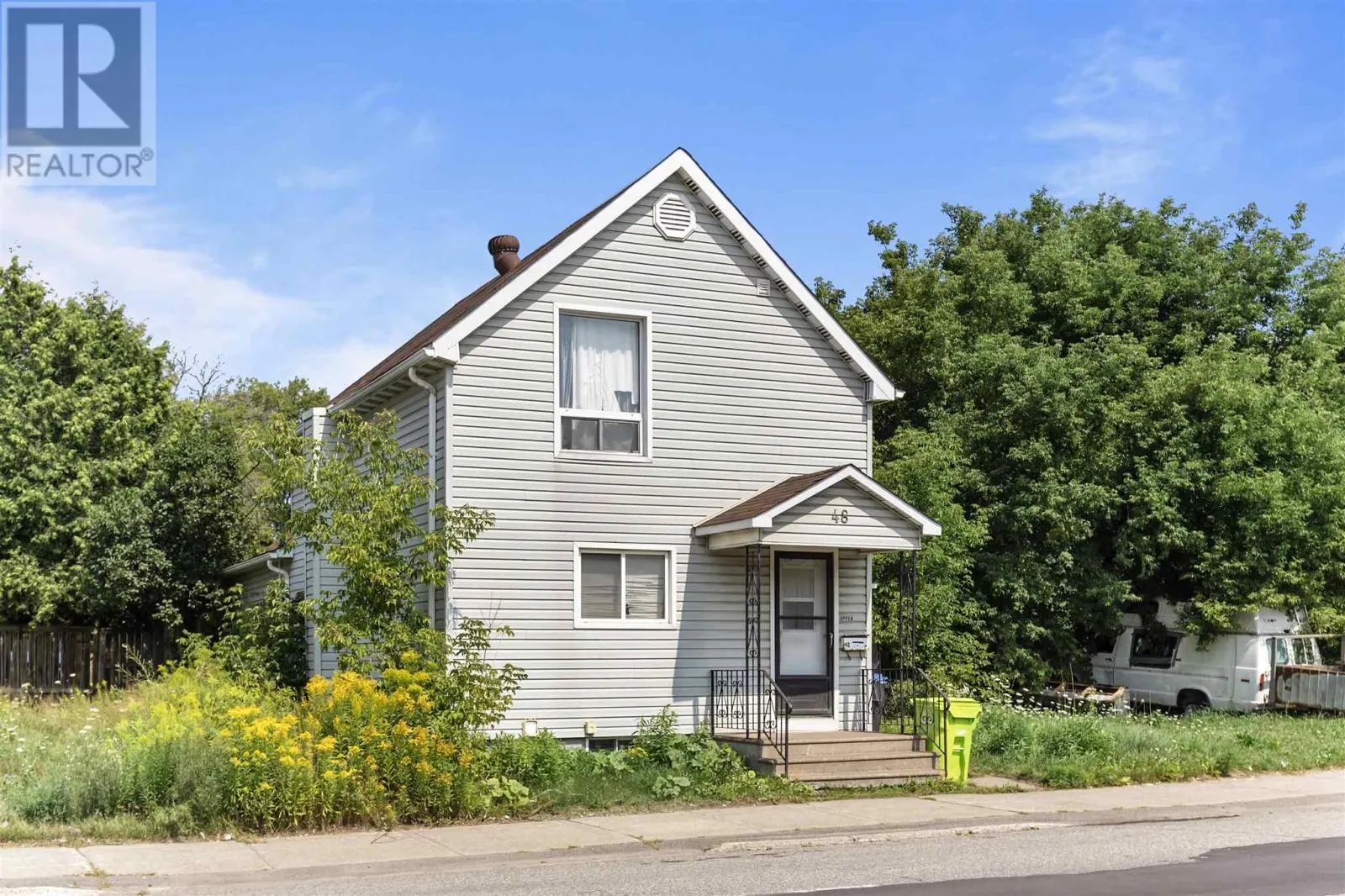 48 Wellington ST W