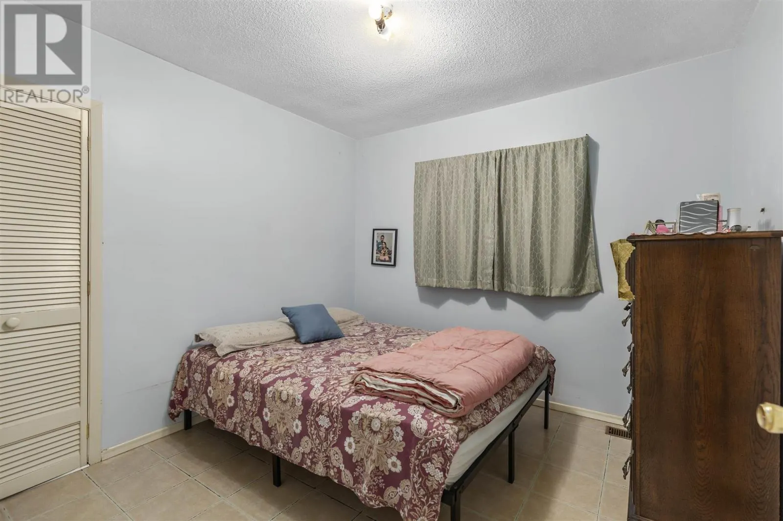 48 Wellington ST W