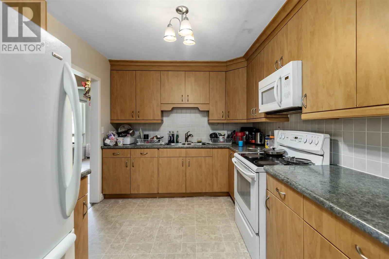 48 Wellington ST W