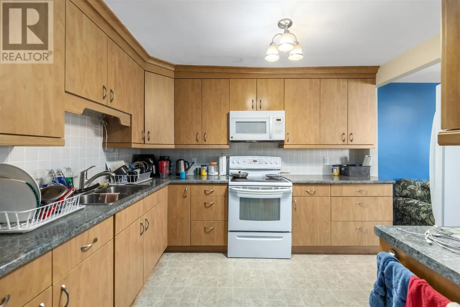 48 Wellington ST W