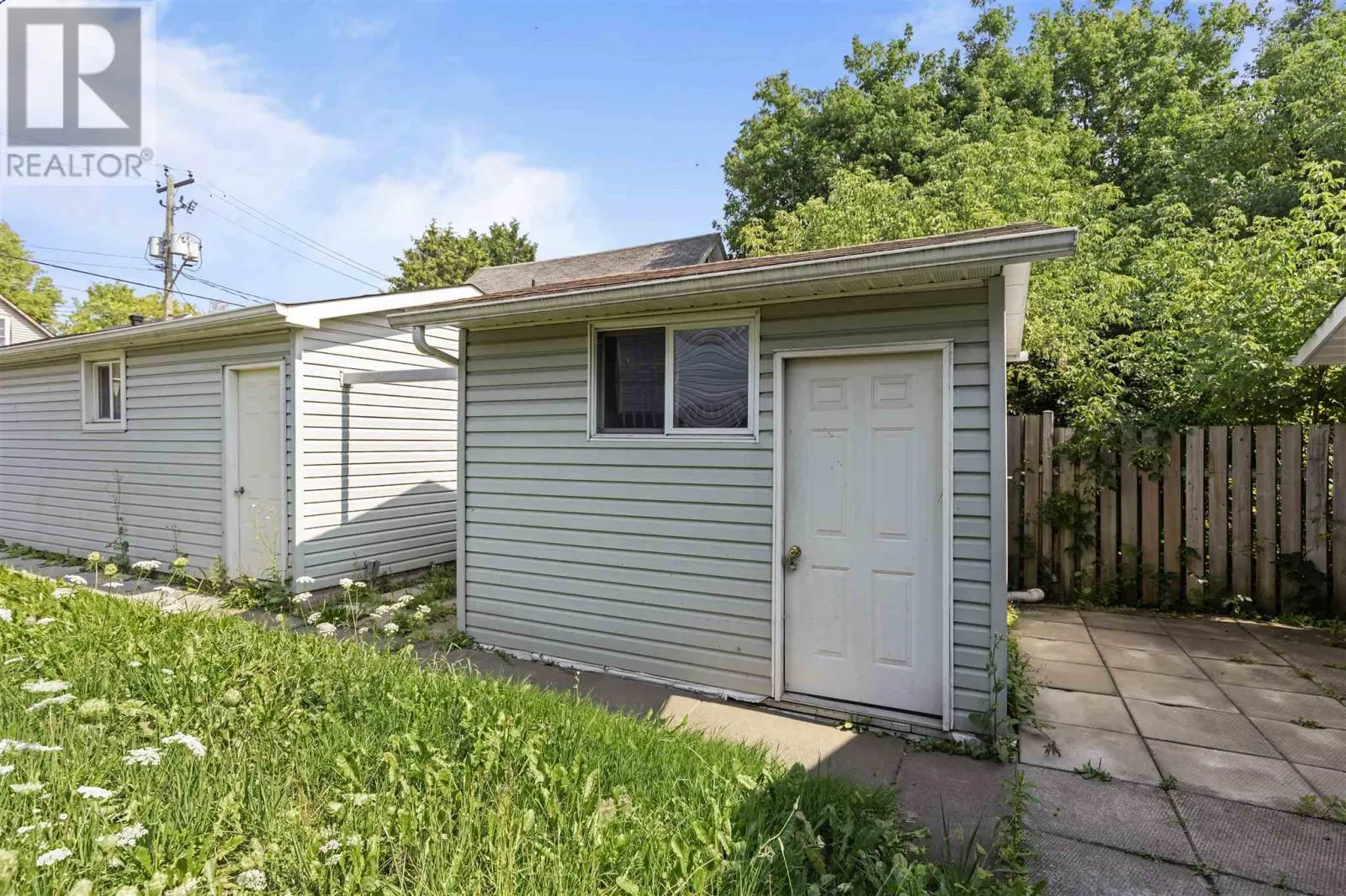 48 Wellington ST W