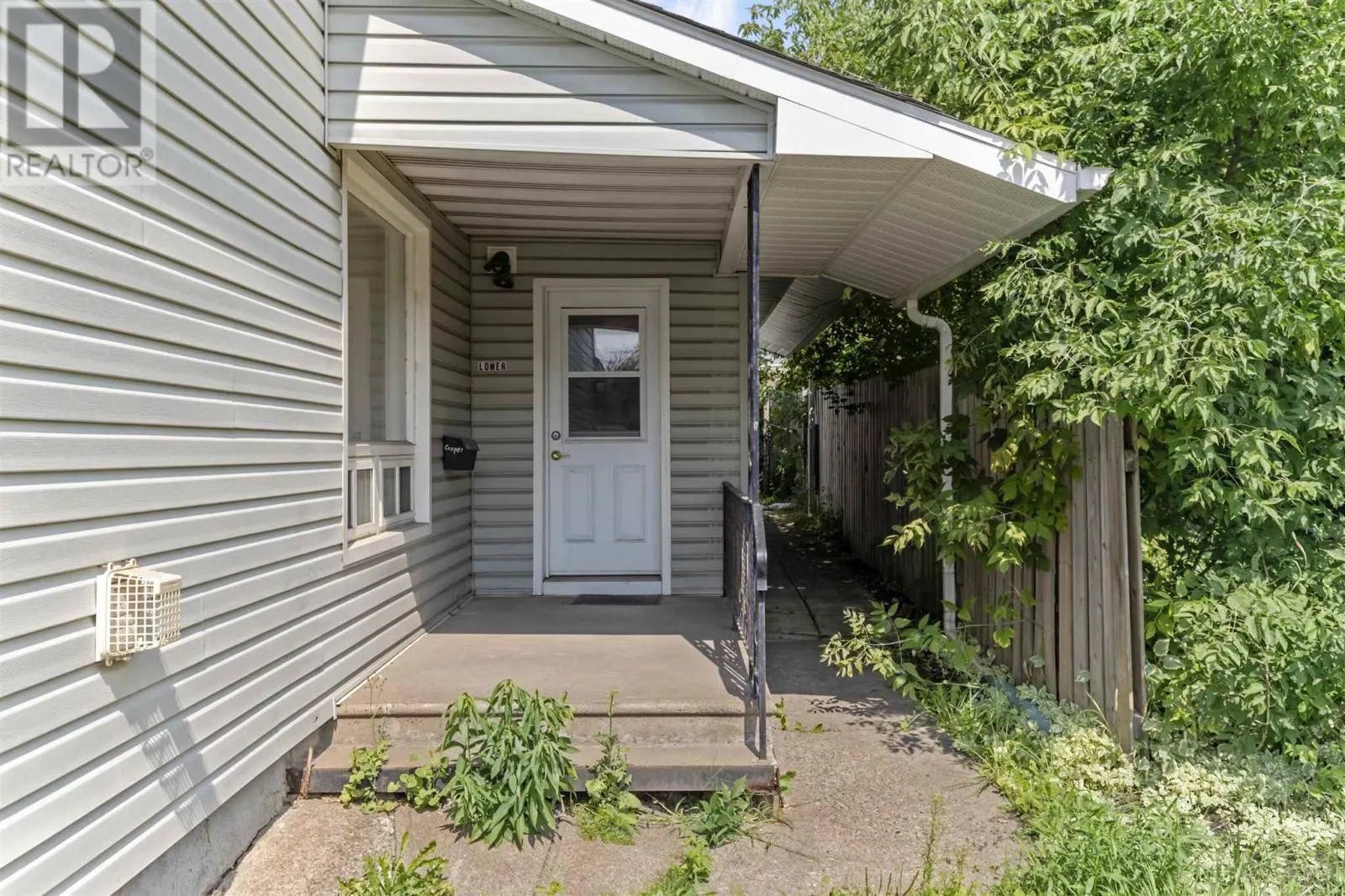 48 Wellington ST W