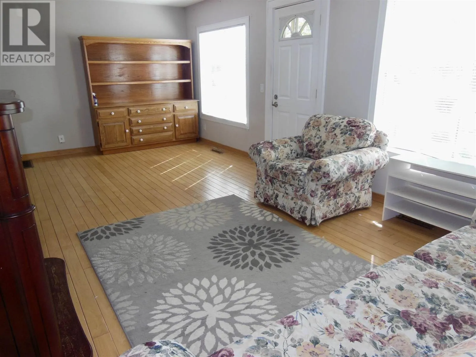 548 Lake ST