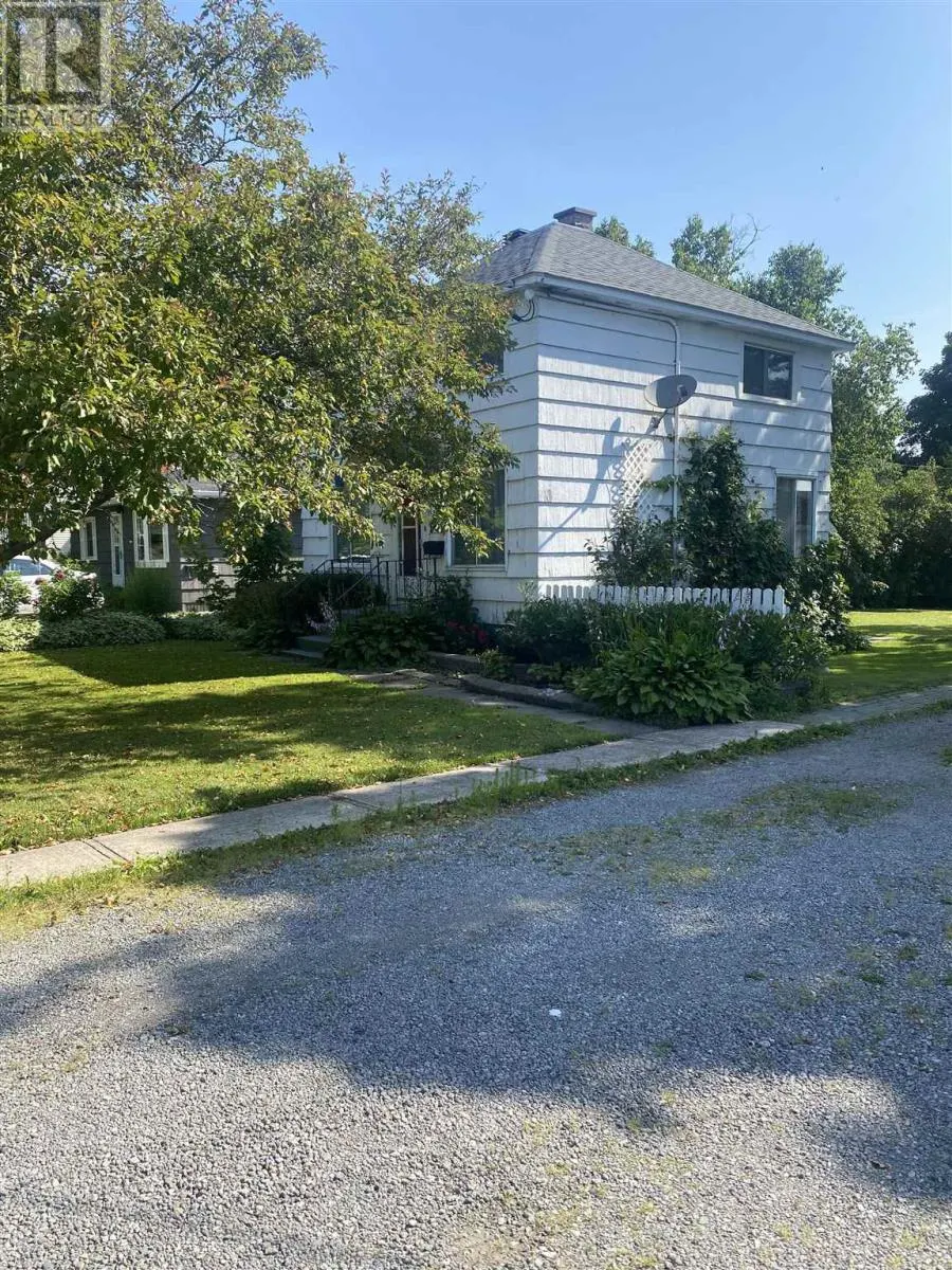 548 Lake ST