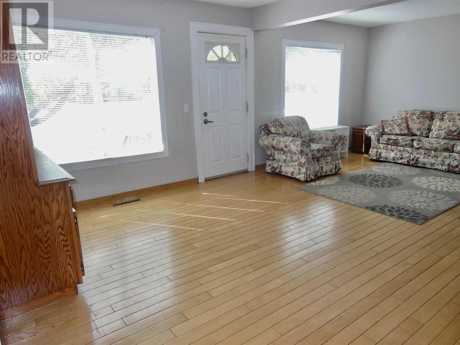 548 Lake ST