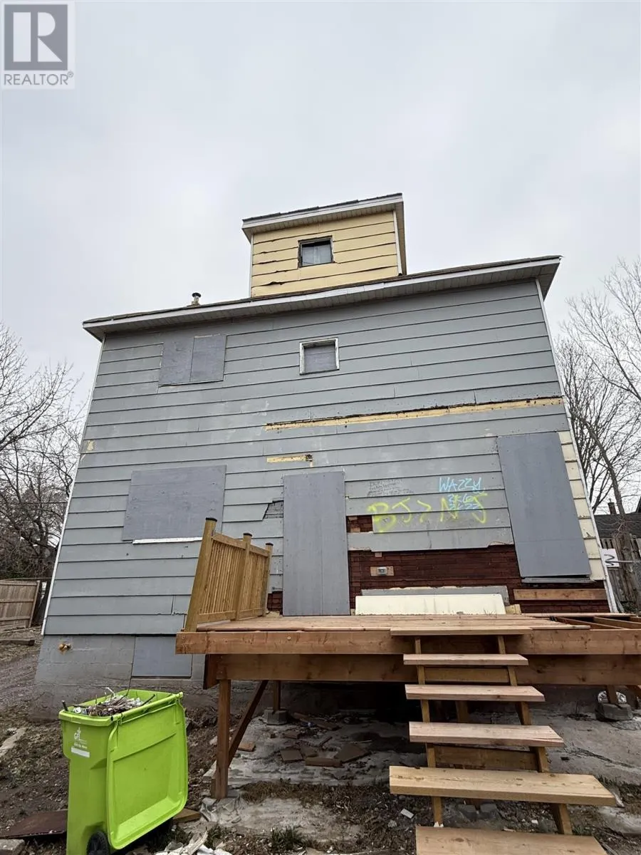 275 Wellington ST