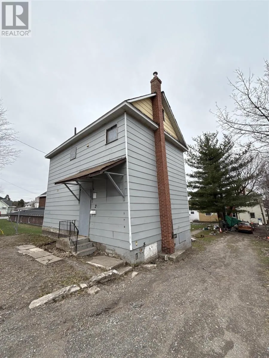 275 Wellington ST