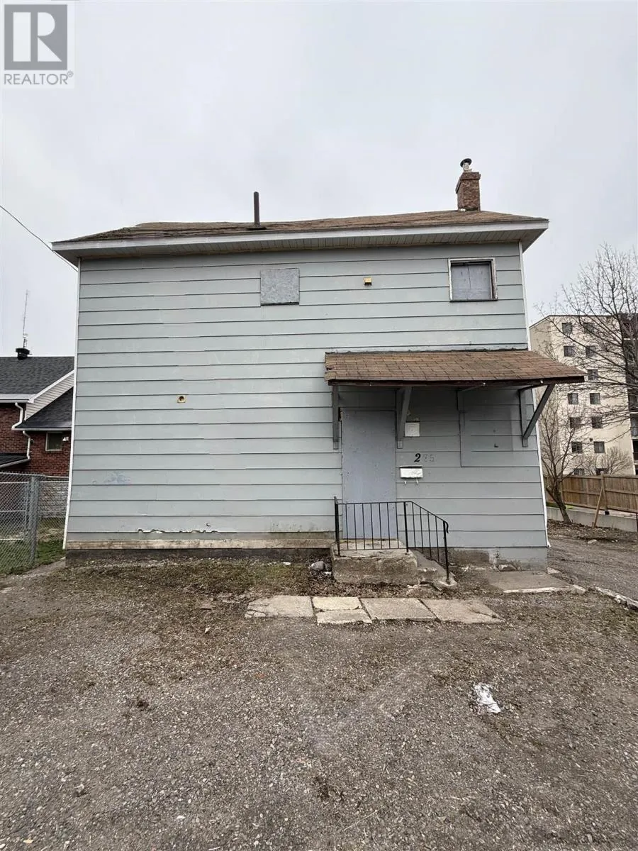 275 Wellington ST