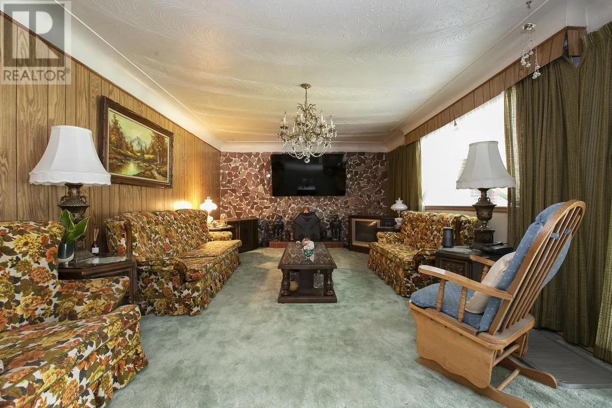 429 Laurier AVE