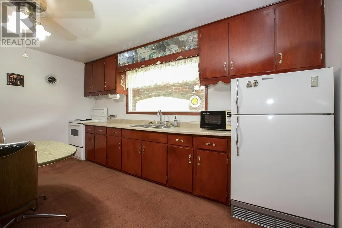 429 Laurier AVE