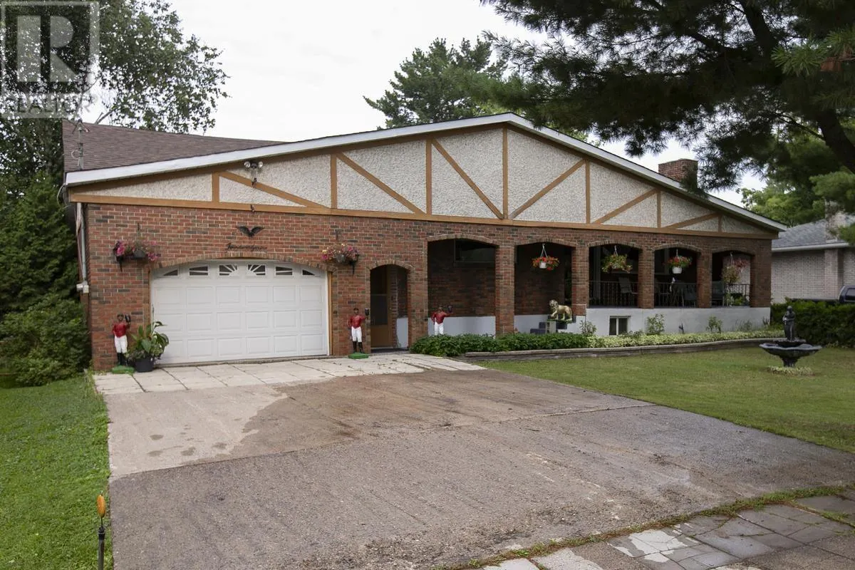 429 Laurier AVE