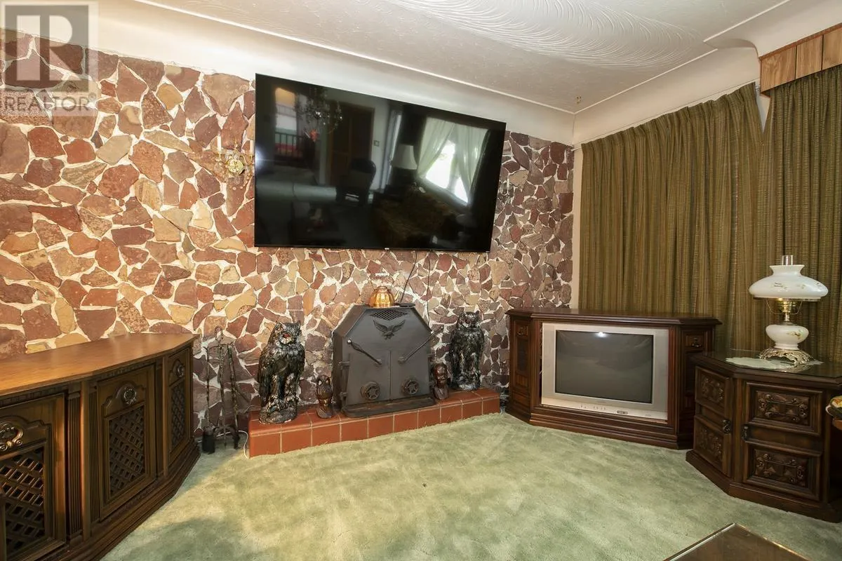429 Laurier AVE