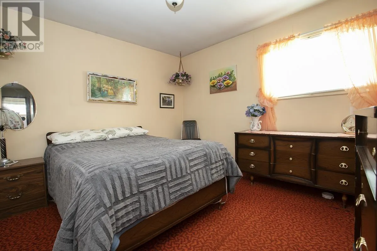 429 Laurier AVE