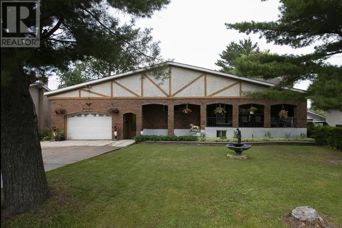 429 Laurier AVE