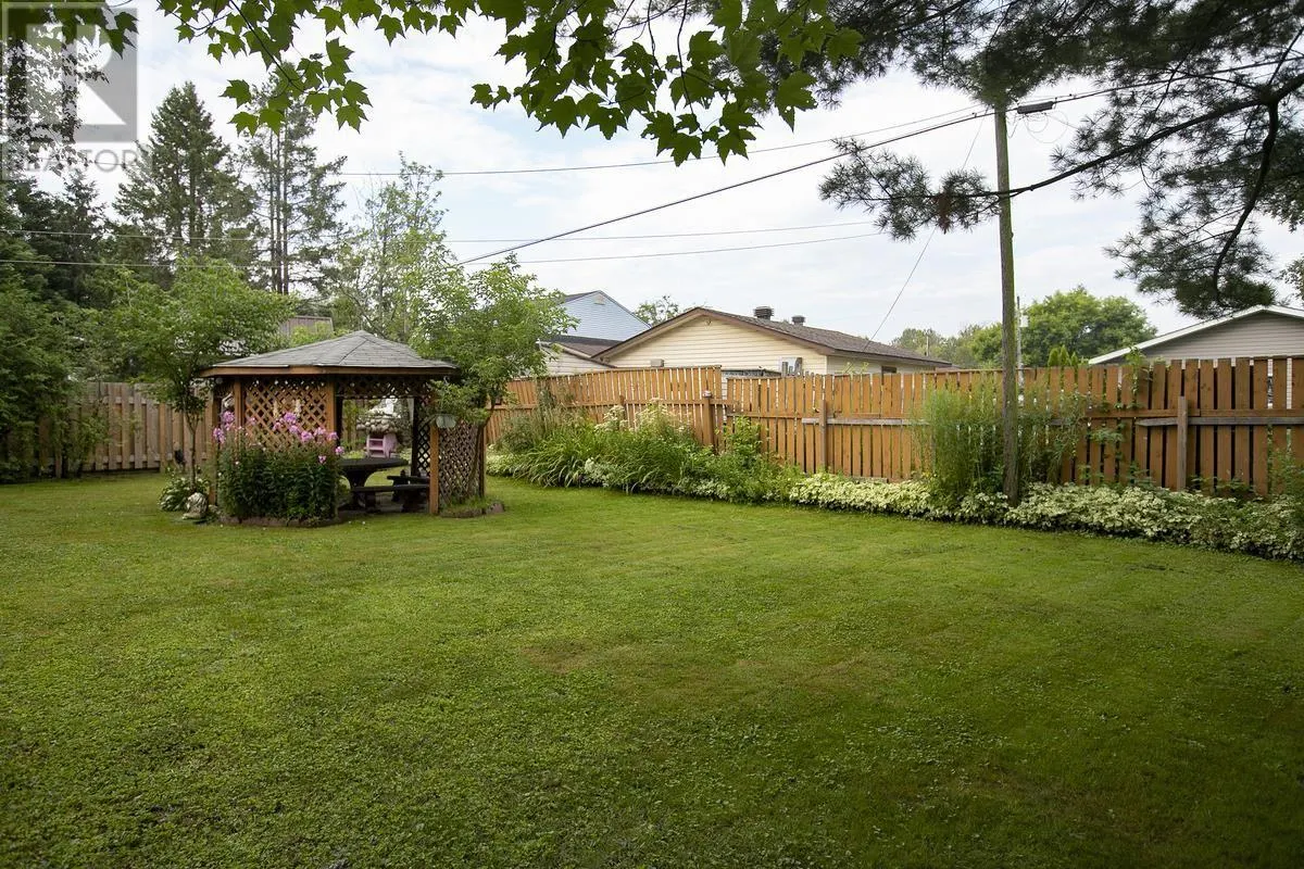 429 Laurier AVE