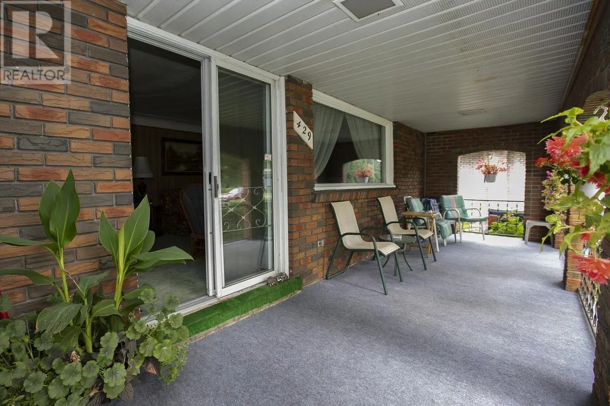429 Laurier AVE