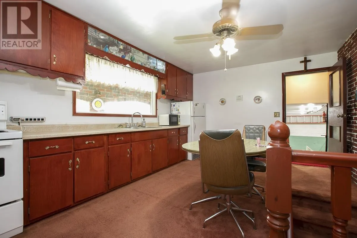 429 Laurier AVE
