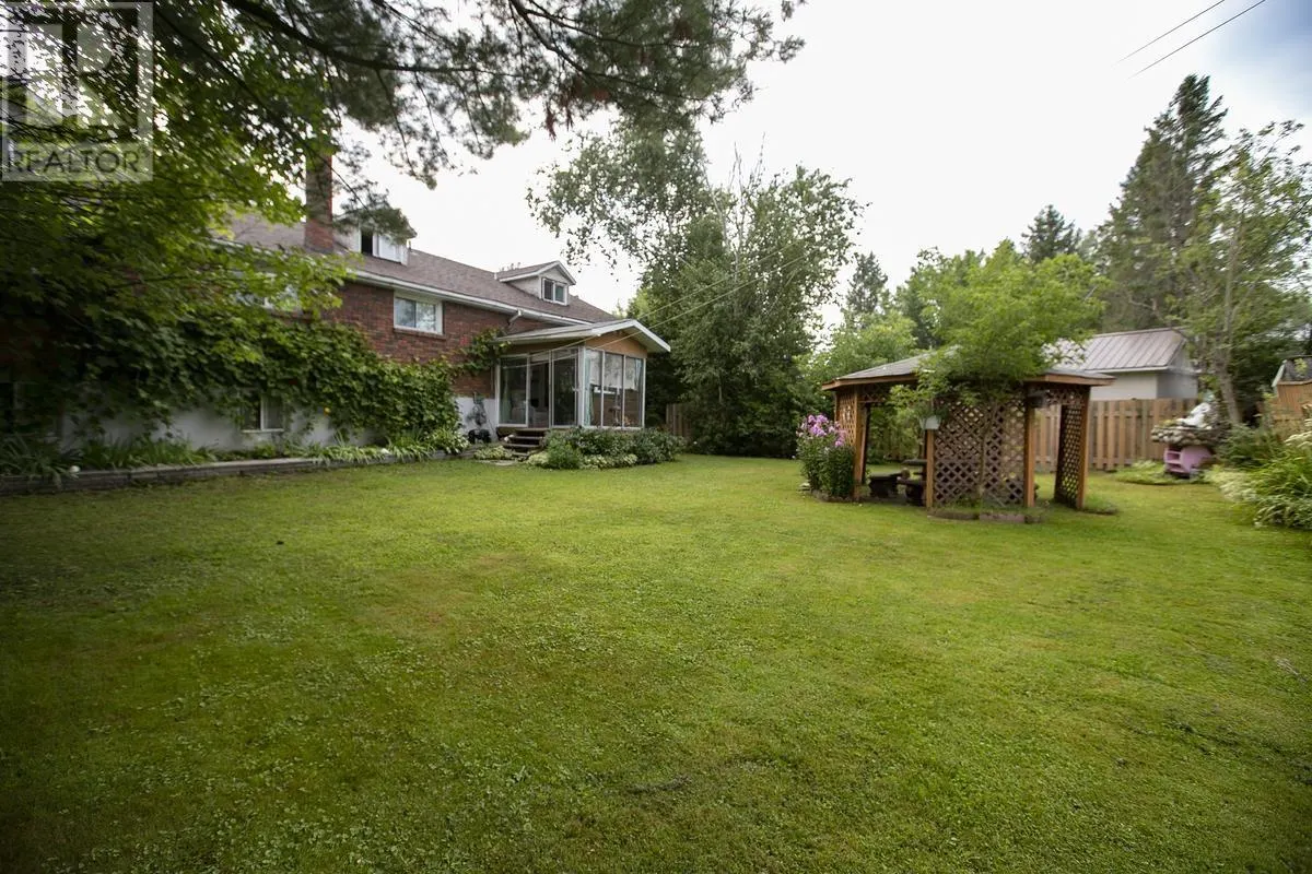 429 Laurier AVE