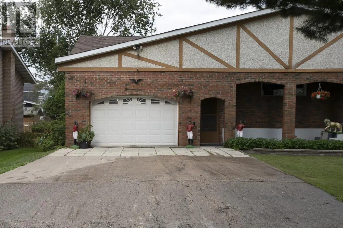 429 Laurier AVE