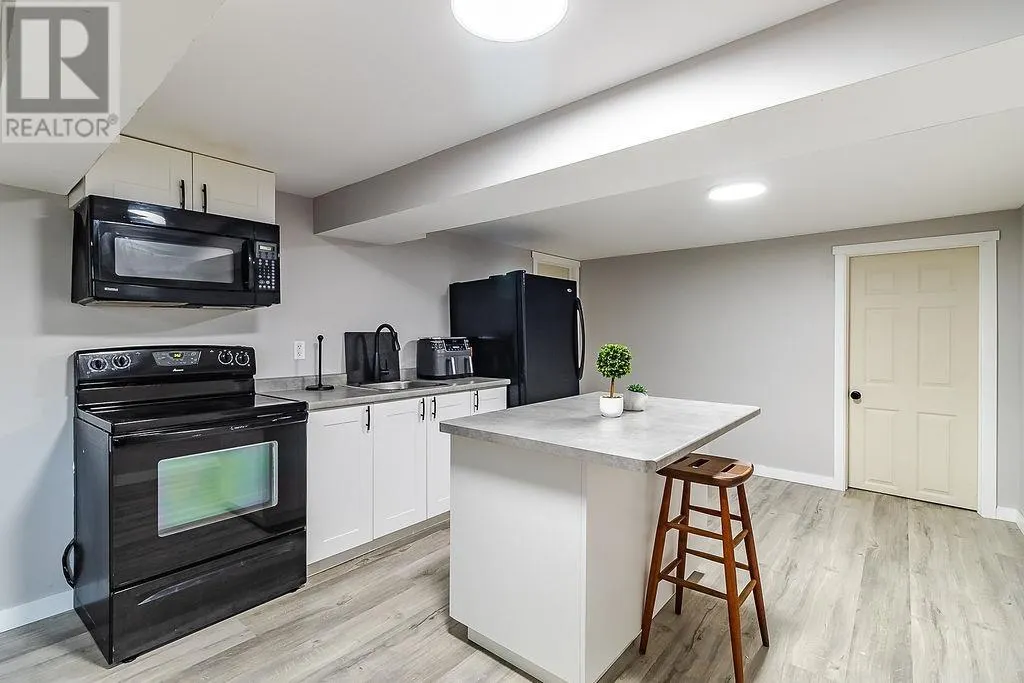 50 Fairview AVE