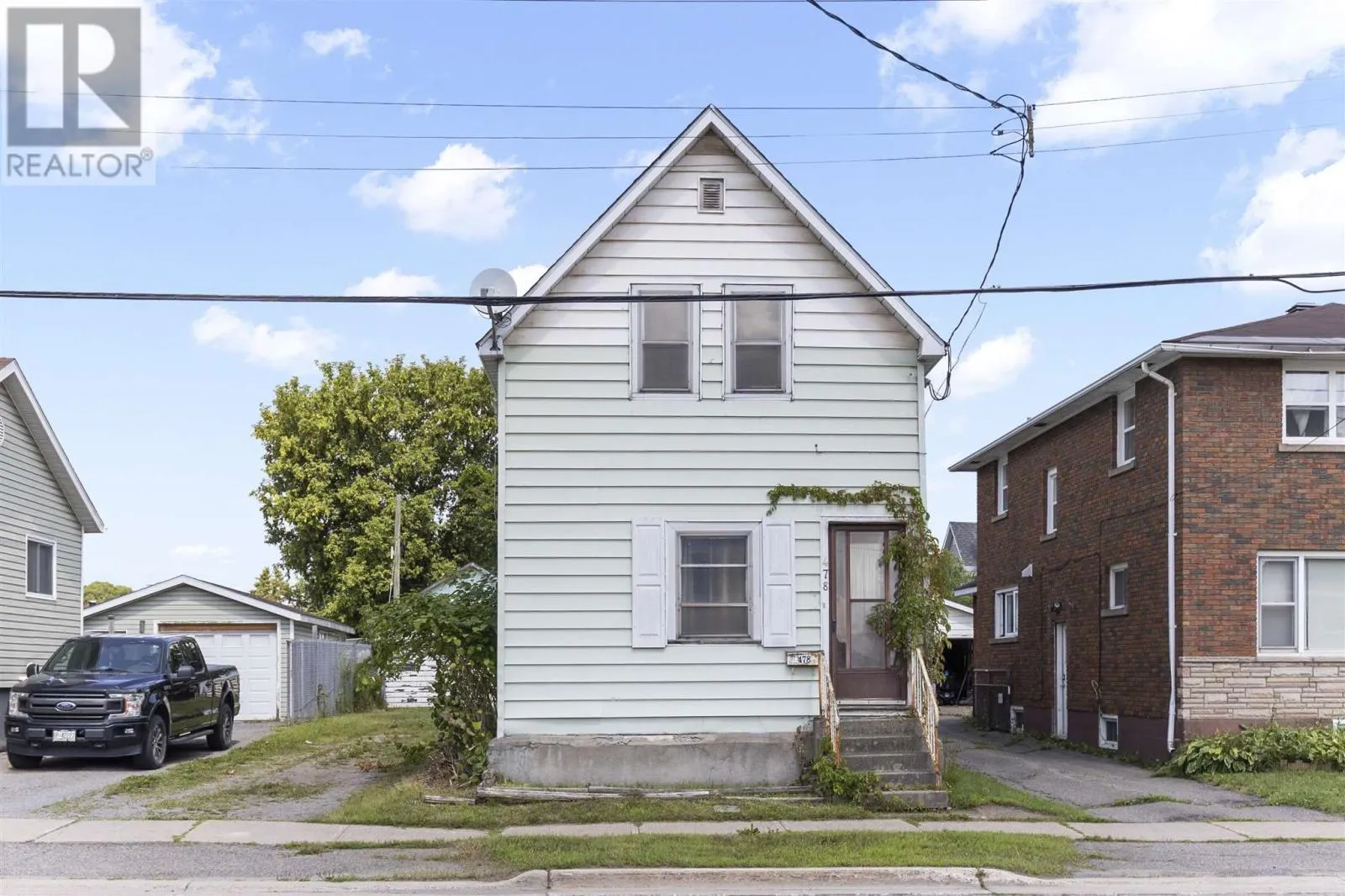 478 Douglas ST