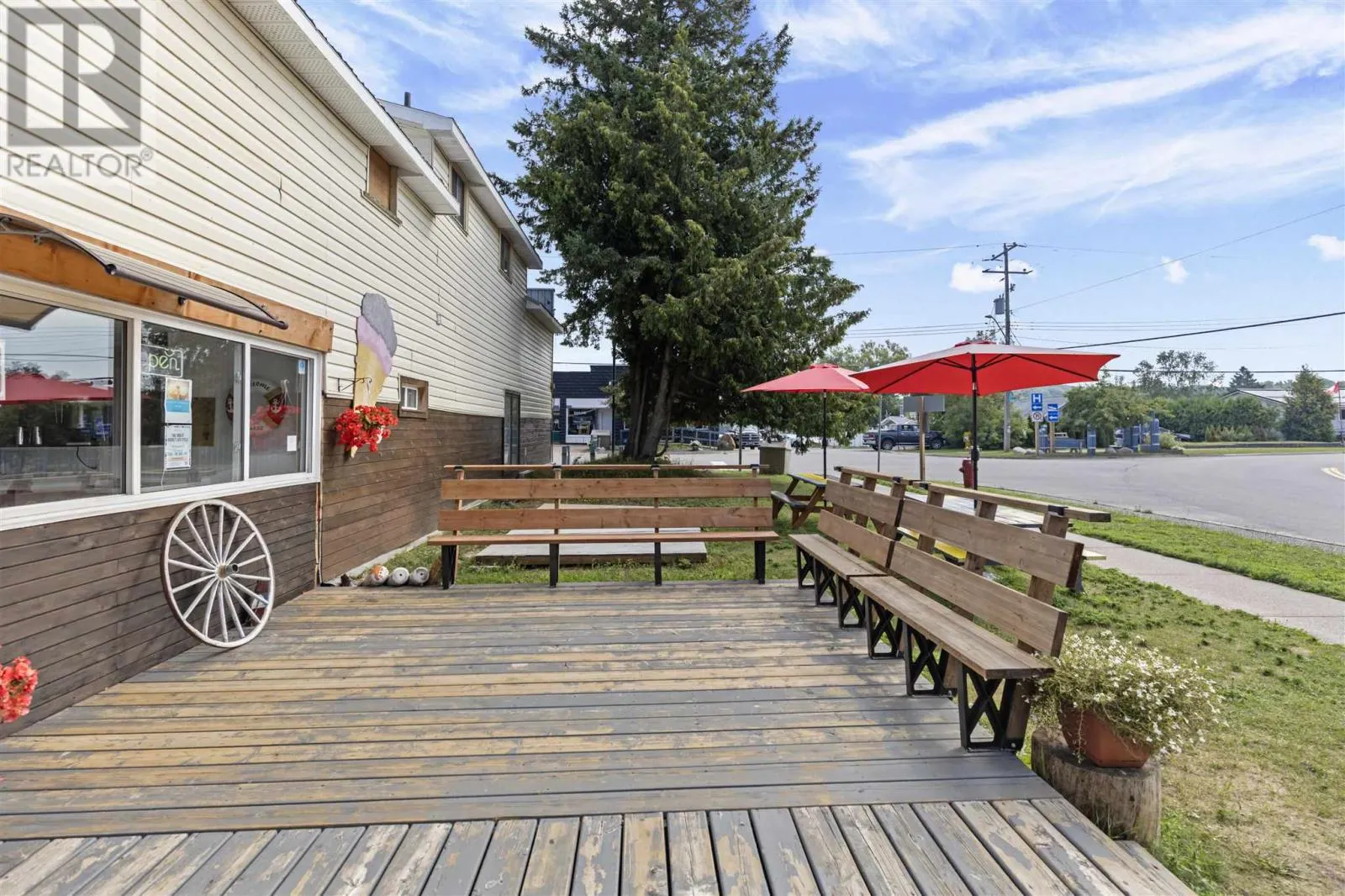 1195 Richard ST