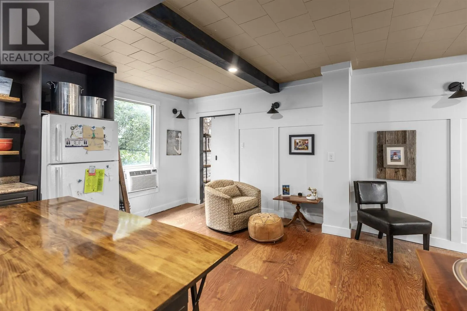 1195 Richard ST