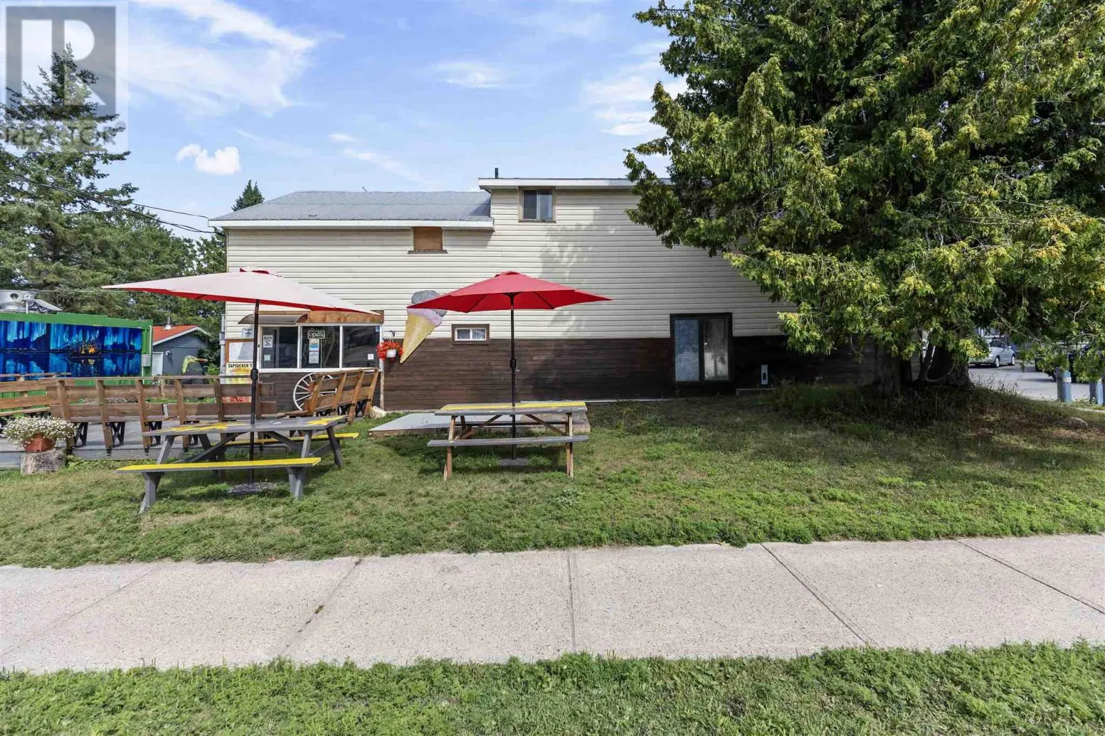 1195 Richard ST