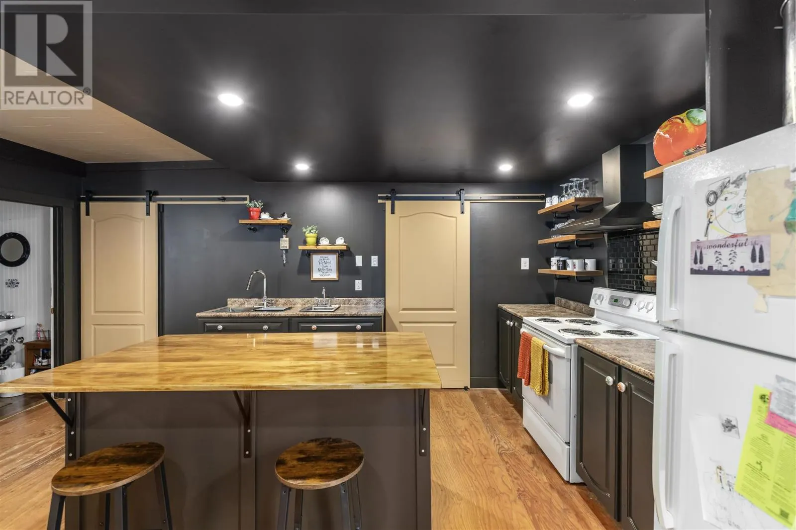 1195 Richard ST