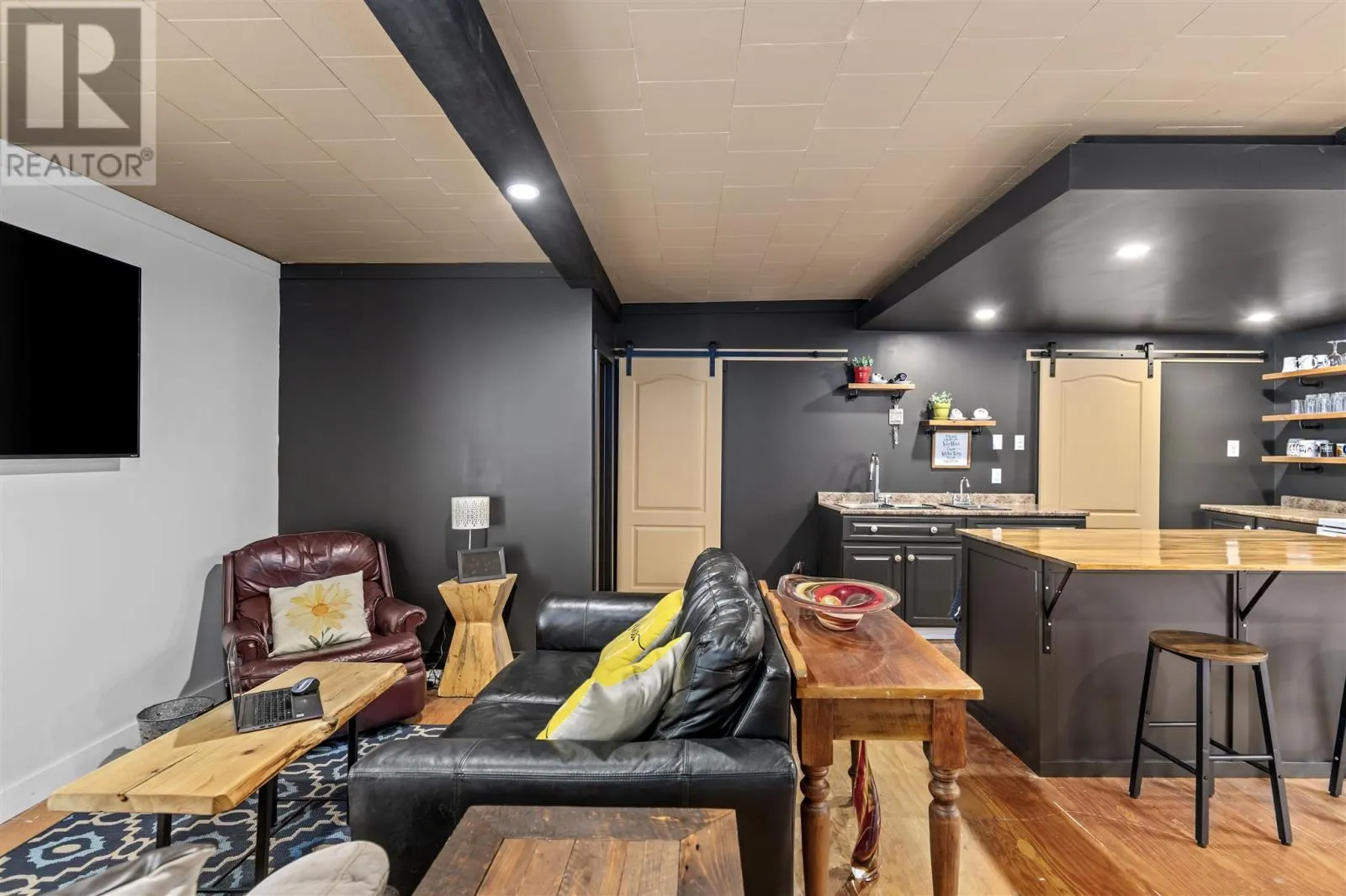 1195 Richard ST