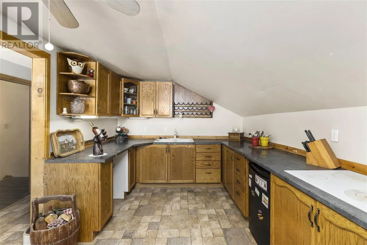 1195 Richard ST
